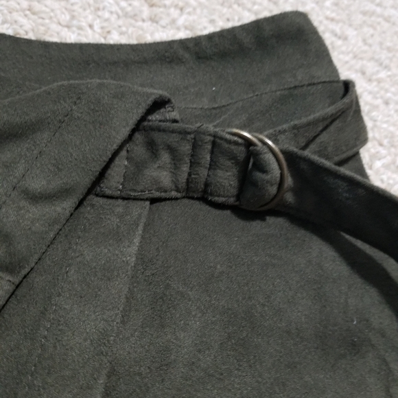 Fall Velvet Shorts - Picture 2 of 8